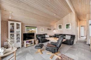 Cozy Holiday Home With A Large Enclosed Terrace