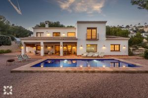 Villa Harmonia by Abahana Villas