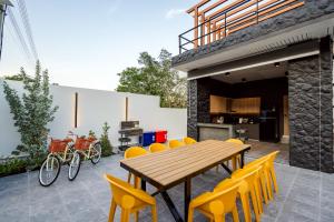 Black Rocher Poolvilla Huahin