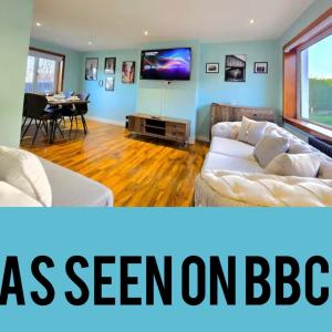 Super luxury 2 bedroom, full house sleep 5 with garden & parking close to airport