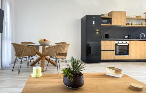 The Nine Graces- Chloe, Charming Naxos Home with Pool & Garden