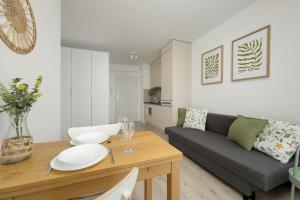 Modern Studio with Parking Kępa Mieszczańska by Noclegi Renters