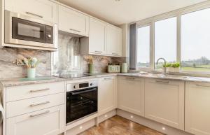 Brumlea Farm Cottage Bonsall, Rural Country stay for family and friends