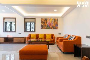 StayVista at Villa Tesoro with Outdoor Pool, WiFi