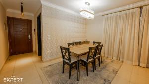 Luxury 2BR Near the Airport