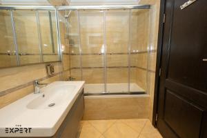 Luxury 2BR Near the Airport