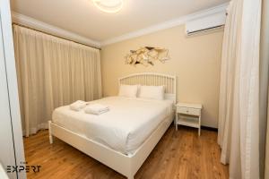 Luxury 2BR Near the Airport