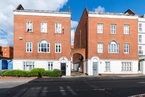 Large Groups Stays 12 Beds Whole Building
