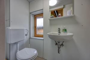 Enchanted Cosy Chalet Kalanka - Happy Rentals