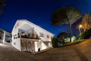 Spacious House in Atalaia with Shared Pool