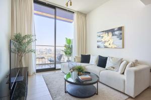 Frank Porter - Binghatti Corner