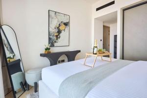 Frank Porter - Binghatti Corner