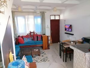 Serene 2 bedroom homestay 15mindrive to the beach
