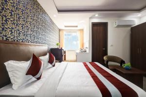 Hotel The Venice- Near Indraprastha Apollo Hospital