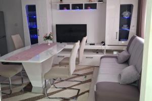 Apartments with parking spaces Novi Vinodolski - 24265