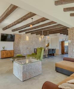 Holiday house with a swimming pool Tar, Porec - 22774