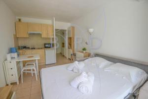 Comfortable studio terrace and private garden