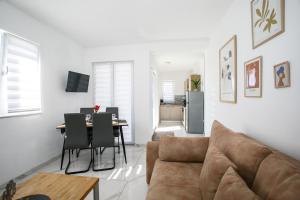 Family-friendly apartments with swimming pool Vrsi - Mulo, Zadar - 24110