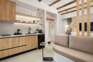 Onar -Quiet Luxury Suites with Private Jacuzzi-Ideal for Couples
