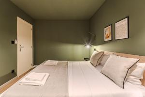 The Green Room Flats I