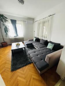 LakePark Garden Villa with swimming pool & park