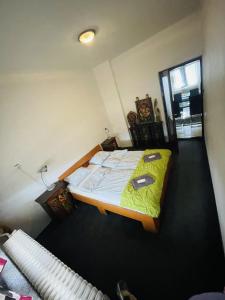 LakePark Garden Villa with swimming pool & park