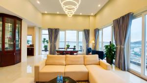 Chuỗi căn hộ Penthouse 4 phòng ngủ tầng 27 - 200m2 - view toàn cảnh vịnh Hạ Long và thành phố - Trung tâm Hạ Long