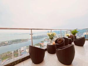 Chuỗi căn hộ Penthouse 4 phòng ngủ tầng 27 - 200m2 - view toàn cảnh vịnh Hạ Long và thành phố - Trung tâm Hạ Long