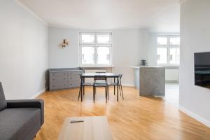 Ząbkowska 2-Bedroom Apartment by BookingHost