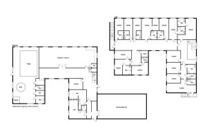 Large Pool House With 15 Bedrooms And Lots Of Activity Options,