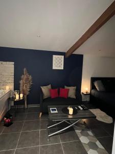 LeStudio83210 Loveroom jacuzzi balneo petit déjeuner inclus meublé de tourisme 3 étoiles