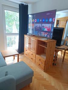 Spacious Apartment near the center of 50m2 70 TV and AC