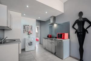 Acropolis view, near Monastiraki 2br 2 bathrooms RED