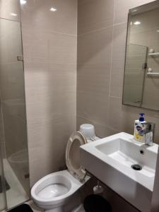 101 Newport West wing condominium