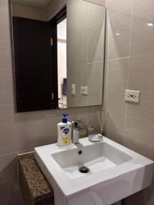 101 Newport West wing condominium