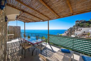 Villa overlooking the sea