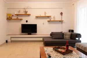 Niki home - Free Private Parking - Políchni