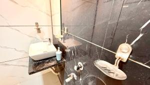 UJN - HOTEL LUXURY SHREE MAHAKAL N Palace ,Near Mahakaleshwar Jyotirlinga Temple & Railway station, Fully Air Conditioned rooms With wifi BEST HOTEL IN UJJAIN