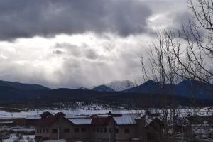 Winter Park Fraser Hideout 2BR-1BA-Hot Tub & Pool-Walk to Town & Bus