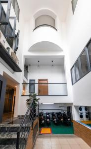 Lynn by La Doma Express