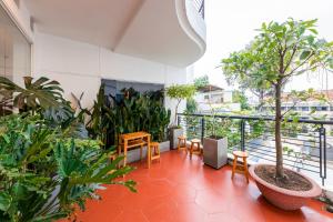 Lynn by La Doma Express