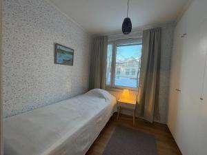 Kotimaailma-Neliö keskustassa