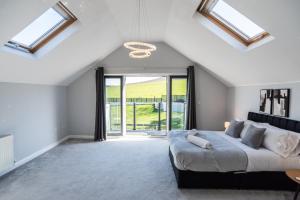 Stalybridge Sanctuary - Luxe Hot Tub Retreat