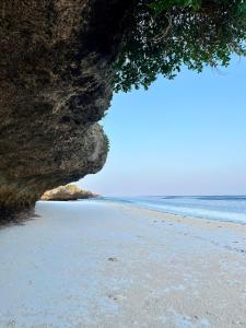 Waridi Room at Lulu Sands