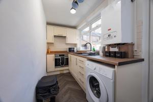 Modern & Cozy 2BR Stay in Darlington