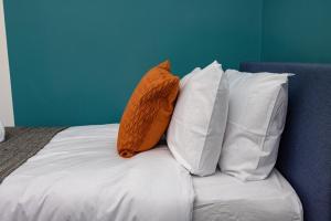 Modern & Cozy 2BR Stay in Darlington