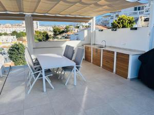 A2405 Modern 2 bed 2 bath Penthouse Burriana Beach