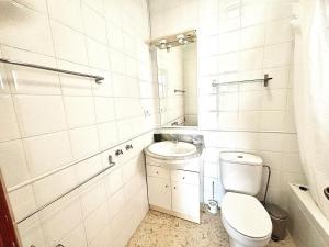 A2405 Modern 2 bed 2 bath Penthouse Burriana Beach