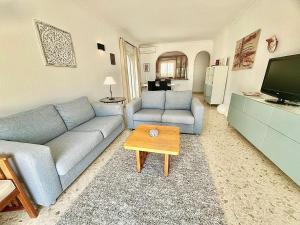 A2405 Modern 2 bed 2 bath Penthouse Burriana Beach