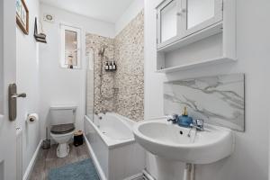 Charming Apartment by the Sea